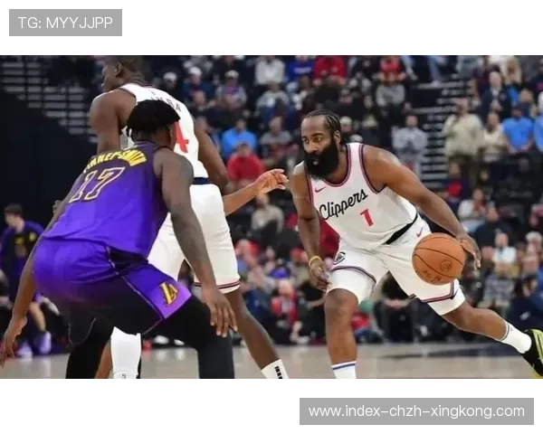 哈登得分依旧犀利,但团队配合是最大问号 哈登得分依旧犀利,但团队配合是最大问号